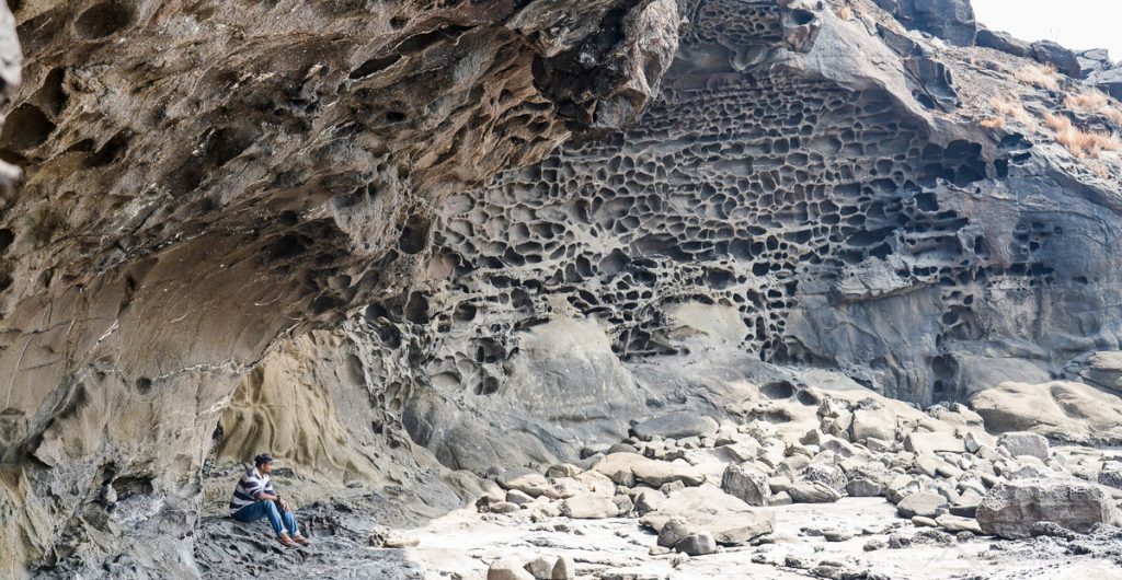 Harihareshwar-Beach-Rockface