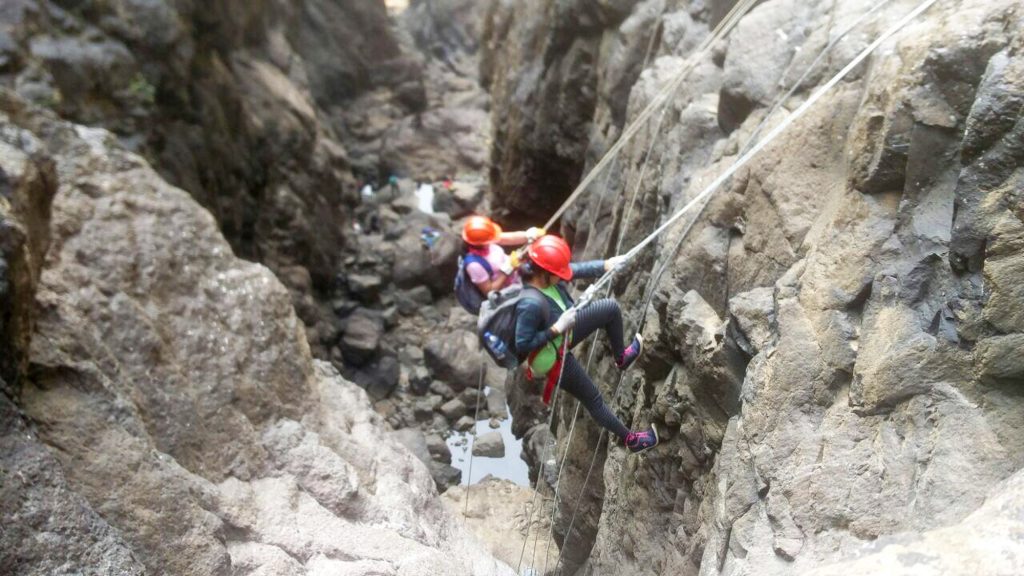 Sandhan-Valley-Rappelling