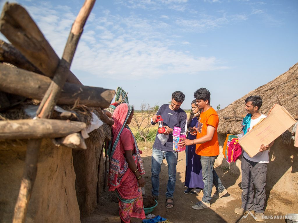 Solar-Lantern-Donation-Drive-7