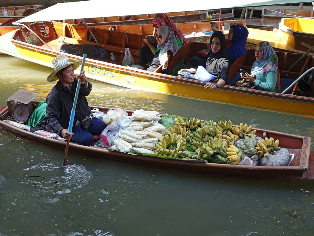 damnoen-saduak-floating-market-thailand